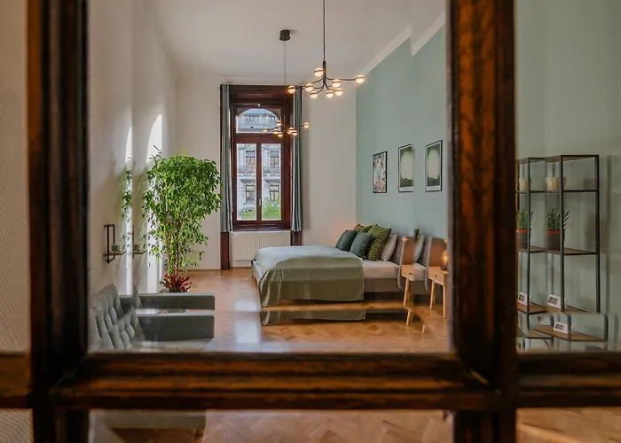 Liszt Modern Chic Apartment
