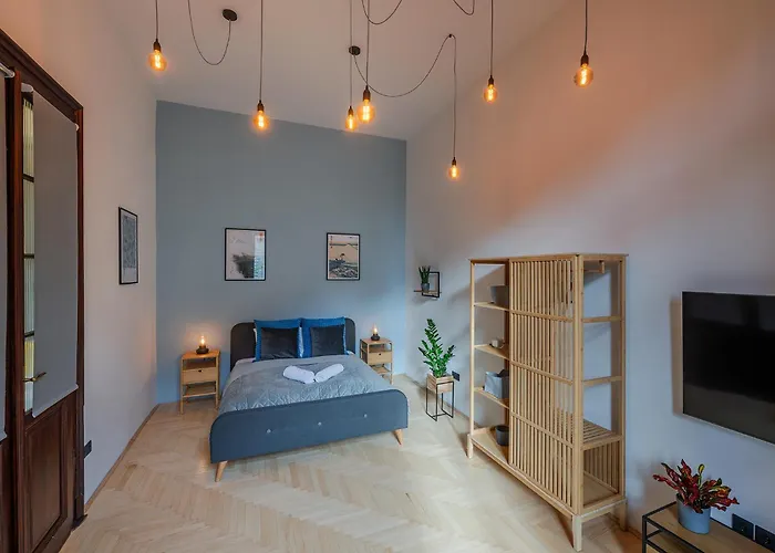 Liszt Modern Chic Apartment