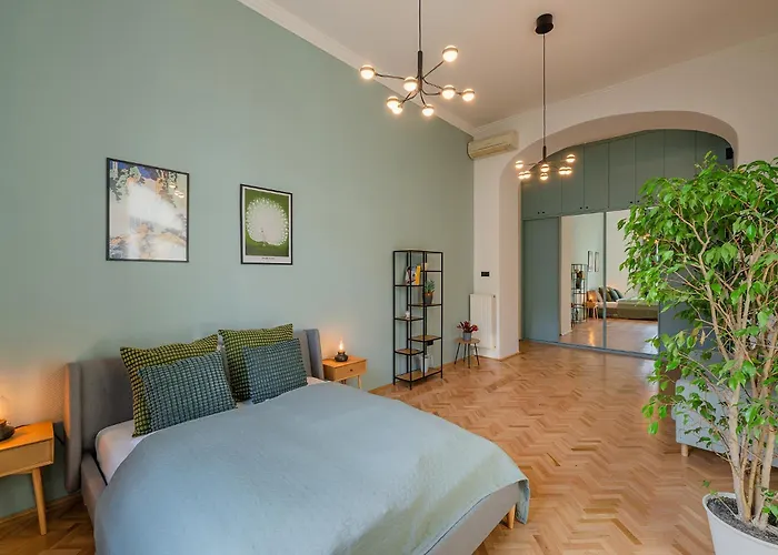 Liszt Modern Chic Apartment